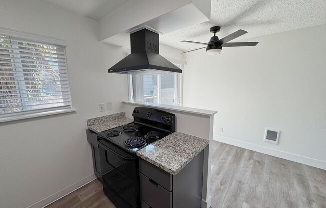 2 beds, 1 bath, 890 sqft, $1,455, Unit 24