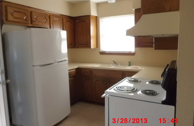 2 beds, 1 bath, $695, Unit # 4