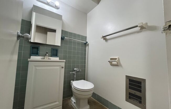 1 bed, 1 bath, $1,295, Unit 505