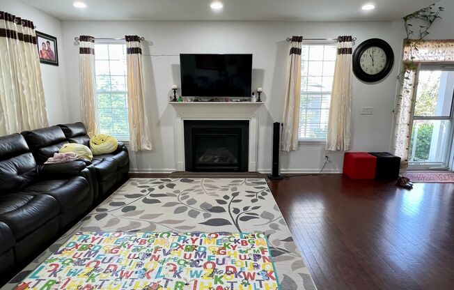 Beautiful 3-Bedroom End Townhouse in Royersford! Available mid-June!