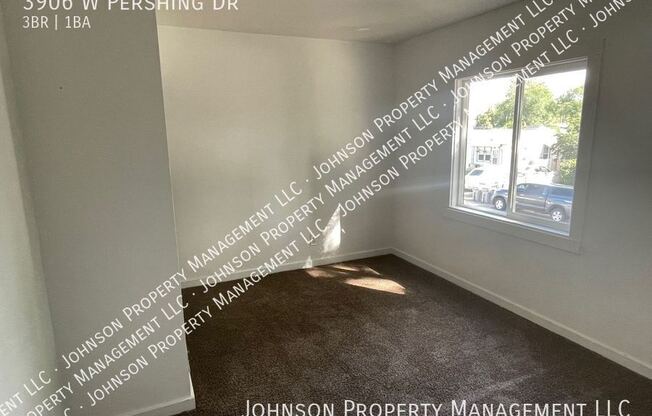 3906 W PERSHING DR