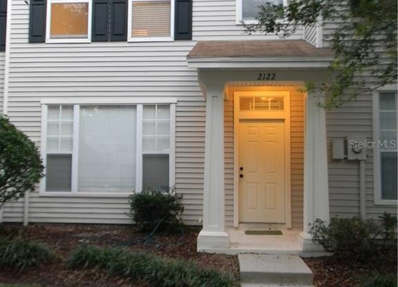 2122 GOLDEN OAK LN
