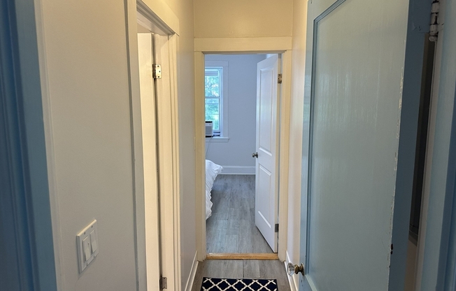1 bed, 1 bath, 913 sqft, $3,200, Unit 32