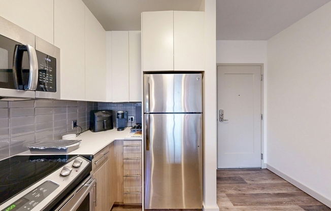 1 bed, 1 bath, 784 sqft, $3,050, Unit 321