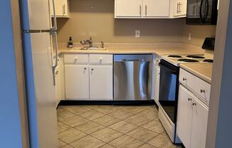 Cozy & Large 2 Bed 1.5 Bath in Lowell!