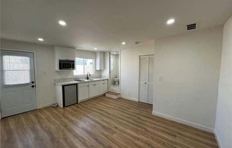 Studio, 1 bath, 450 sqft, $1,695