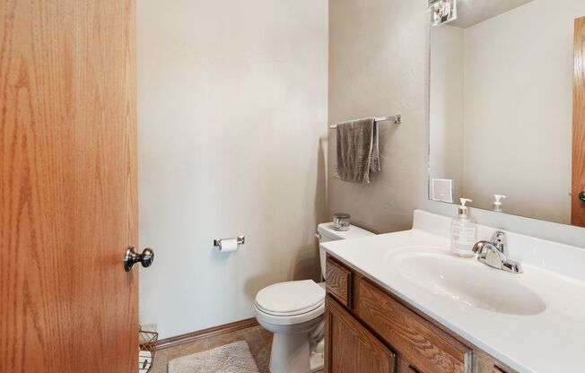 2 beds, 1.5 baths, $1,260, Unit 1023 Happy Ln - Apt 6