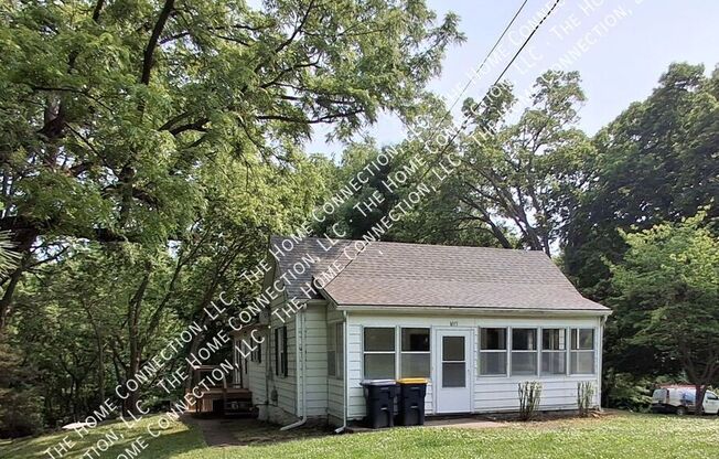 1015 NE RUSSELL RD