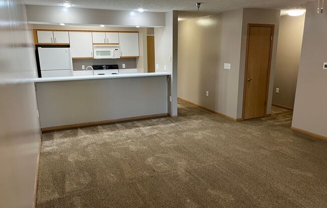 1 bed, 1 bath, 772 sqft, $1,039, Unit 1-106