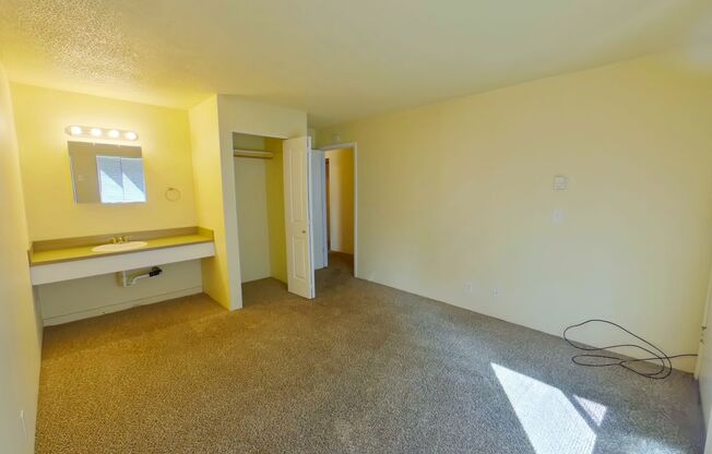 3 beds, 1 bath, $1,795, Unit 4