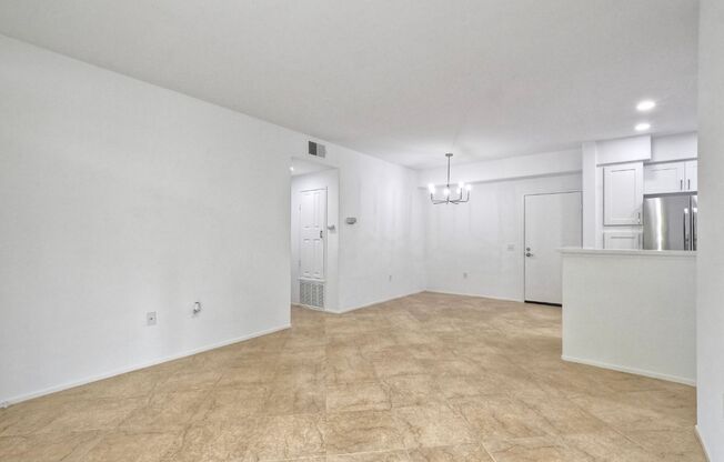 Newly Remodeled - Stunning 2 Bedroom, 2 Bath Single Level Unit In Palermo