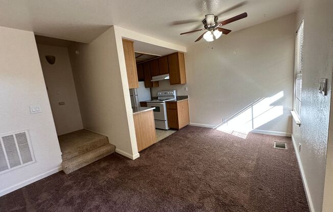 2 beds, 1 bath, 875 sqft, $1,650, Unit 12