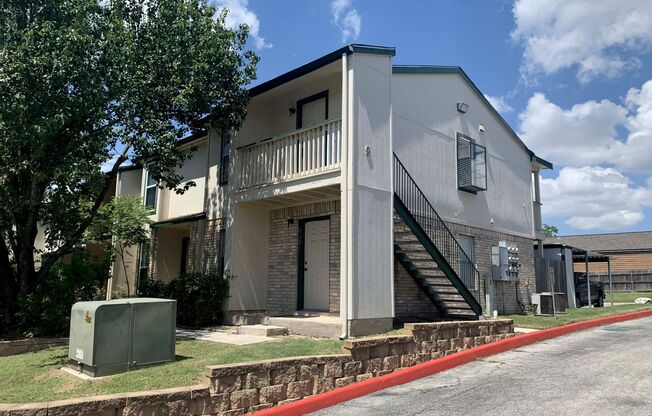 Now Available - 1-Bedroom Condo Near Medical Center with Gated Access & Covered Parking