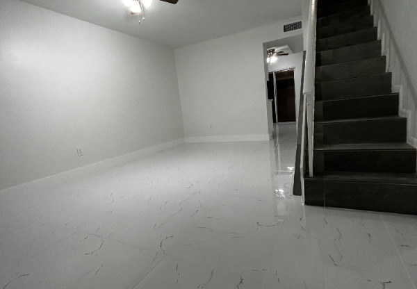 5403 W 22 CT
