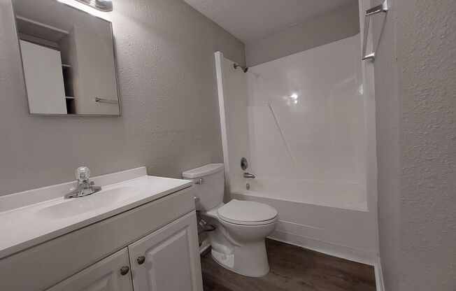 1 bed, 1 bath, 575 sqft, $1,050, Unit Unit #39