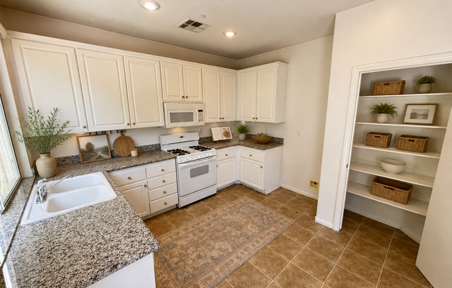 Stunning 4 Bed/2Bath/2Car home located in the Village in Summerlin!