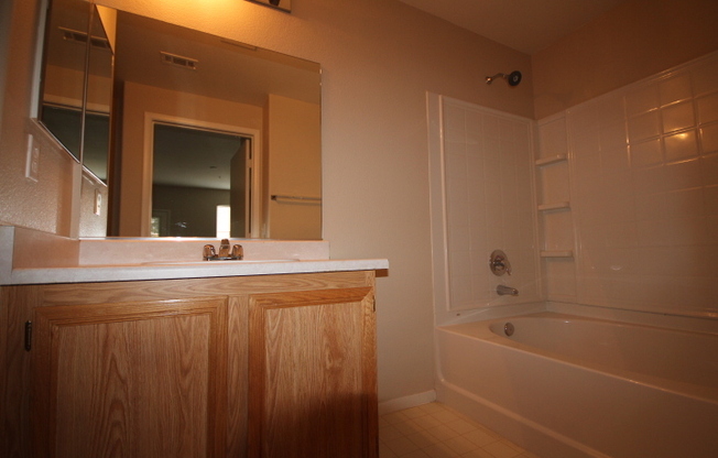 3 beds, 2 baths, $1,695, Unit # 1008