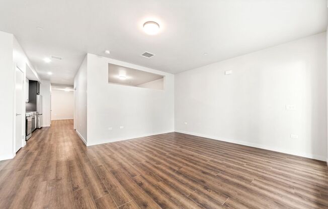 2 beds, 1 bath, 989 sqft, $2,850, Unit 109