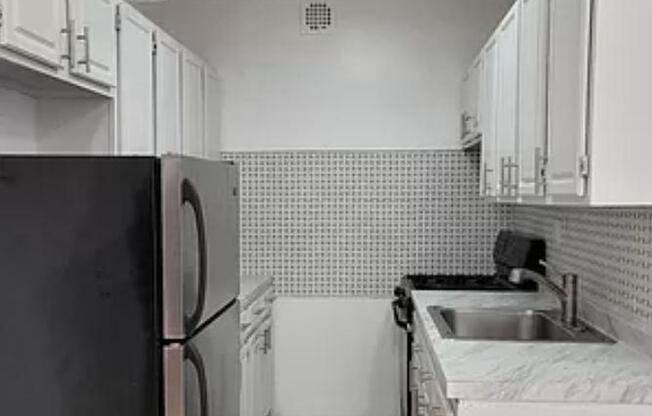 537 W 133 ST