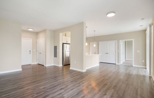 Two Bedroom Luxury Apartment (Elevator Building)
