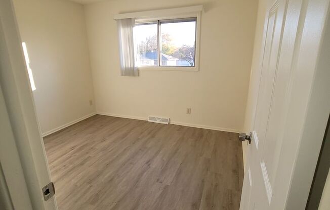 3 beds, 1.5 baths, 1,100 sqft, $1,635, Unit 3357