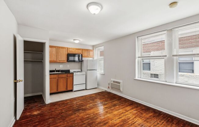 Studio, 1 bath, 280 sqft, $890, Unit A24
