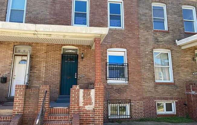 Spacious 4BR Rowhome Near Ellwood Park, Washer/Dryer Included