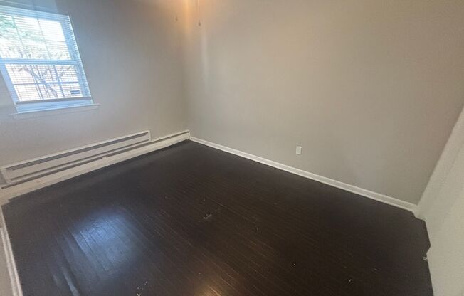 2 beds, 1 bath, 690 sqft, $1,500, Unit B1