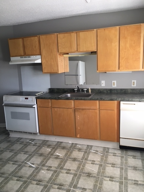 2 beds, 1 bath, 727 sqft, $1,195, Unit Unit B