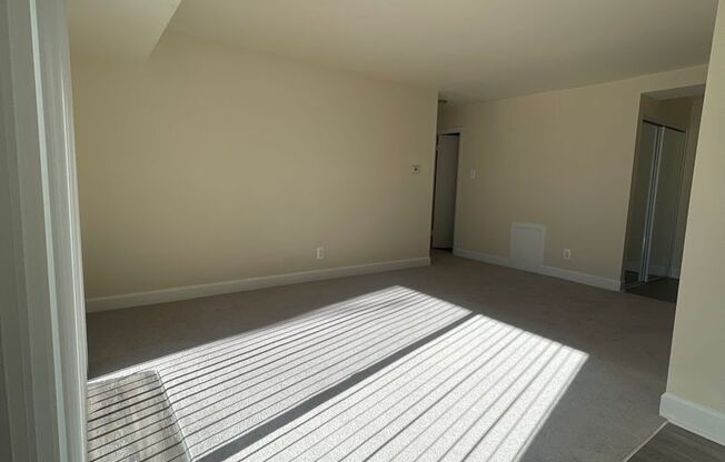 1 bed, 1 bath, 745 sqft, $1,900, Unit 14235 #203