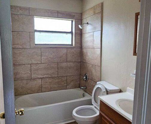 2 beds, 1 bath, $1,350