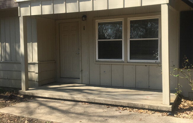 2 beds, 1 bath, $1,050, Unit # 1