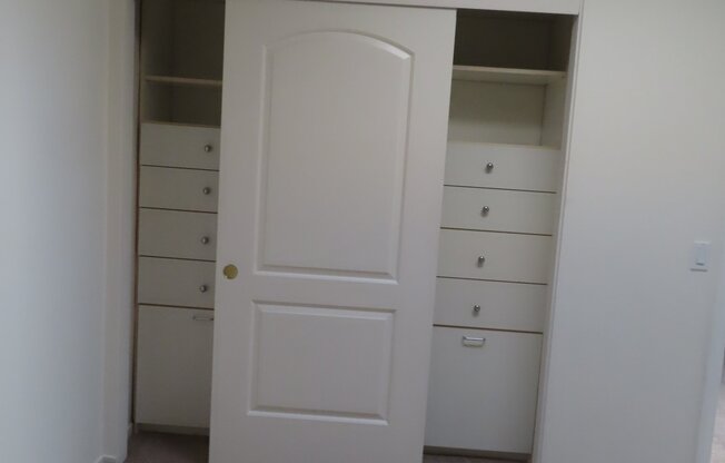 8635 MELLMANOR DR