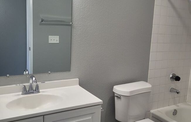 2 beds, 1 bath, 850 sqft, $1,575, Unit 1107 L6