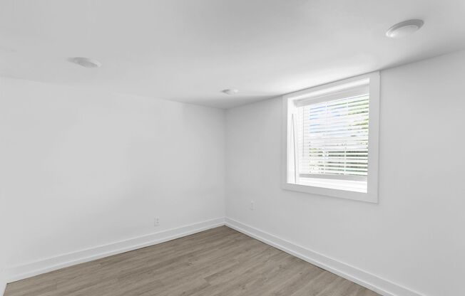 Studio, 1 bath, 382 sqft, $792, Unit B