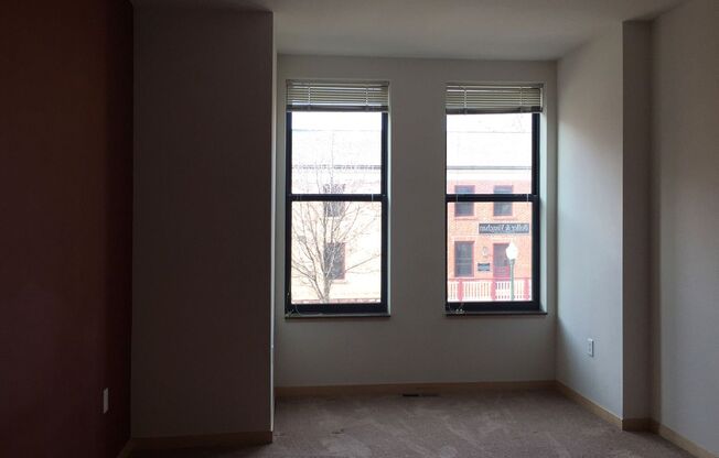2 beds, 2.5 baths, $2,995, Unit 606 W Main St (Furnished)