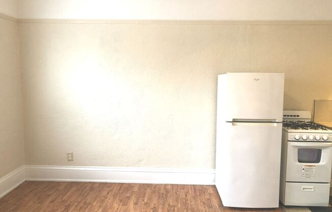 Studio, 1 bath, $775, Unit 20