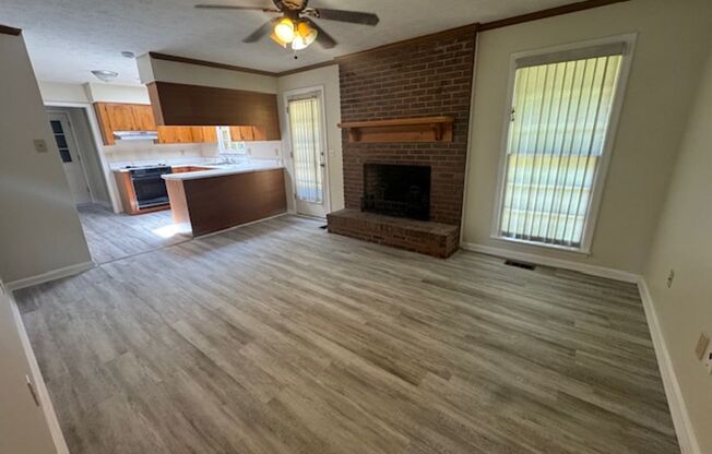 103 W Greenwich Circle