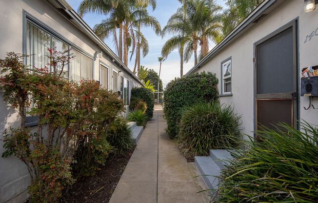 1402 - 1408 1/2 Grand Avenue