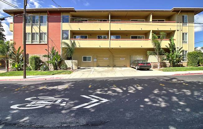 520 E Bellevue Apartments