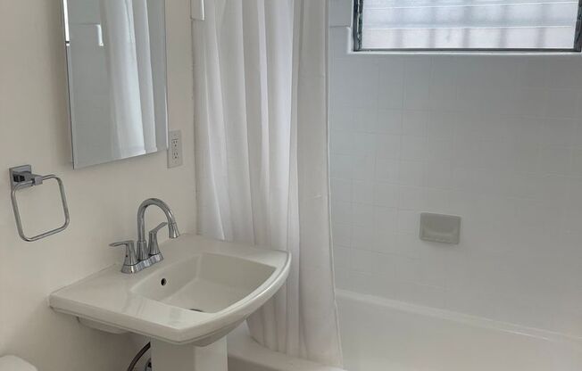 1 bed, 1 bath, $2,075, Unit 02