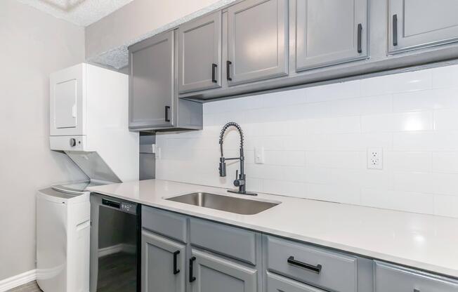 1 bed, 1 bath, 755 sqft, $1,670