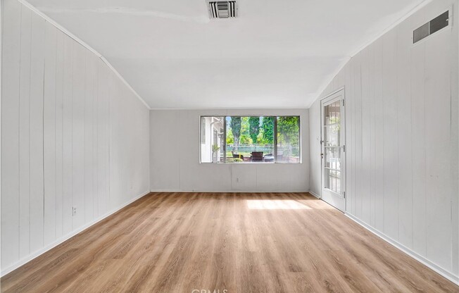 5835 JUMILLA AVE