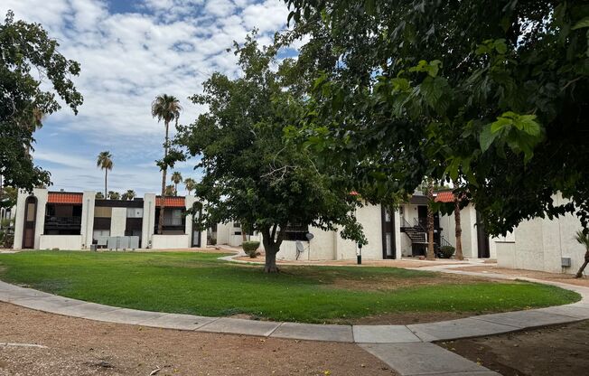 2 beds, 1 bath, $900, Unit # 112