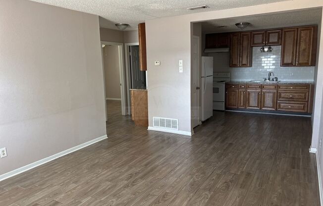 2 beds, 1 bath, $795, Unit 105 Reagan Ave W Unit 48