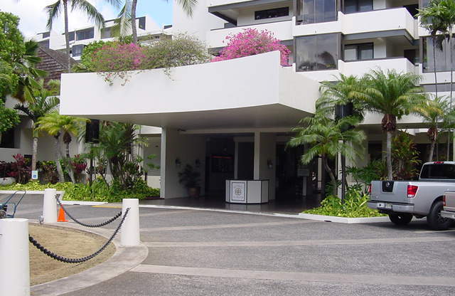 Esplanade 1 Bdrm., 2 bath, 2 pkg., Pool, BBQ, Tennis, Exercise Room, Jacuzzi, Large Recreation room with kitchen