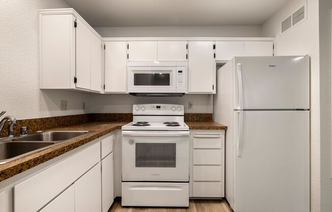 2 beds, 2 baths, 867 sqft, $1,695, Unit 142