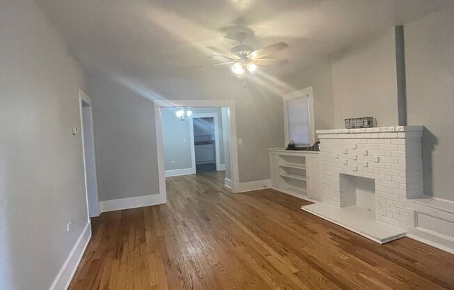 2 beds, 1 bath, $1,295