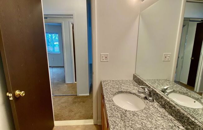 2 beds, 1 bath, 850 sqft, $1,295, Unit 901