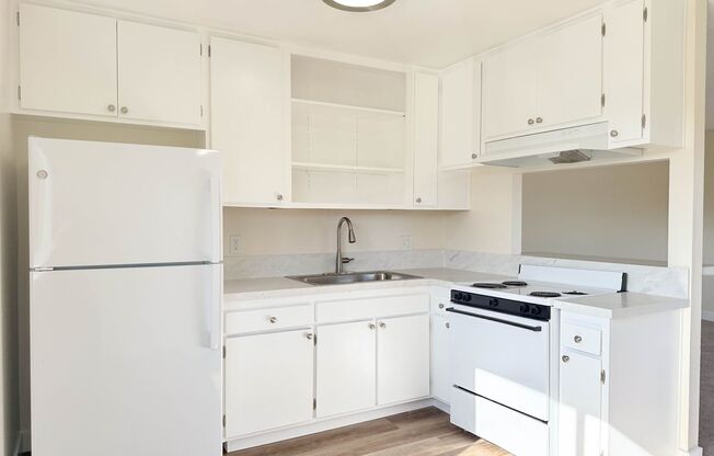 2 beds, 1 bath, $1,995, Unit 24